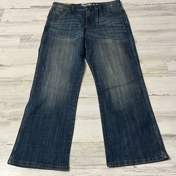 Wrangler Relaxed Boot Jeans 18 Husky NWT - Picture 4 of 9